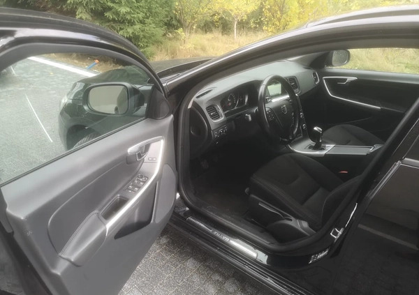 Volvo V60 cena 41800 przebieg: 193500, rok produkcji 2015 z Bytom małe 407